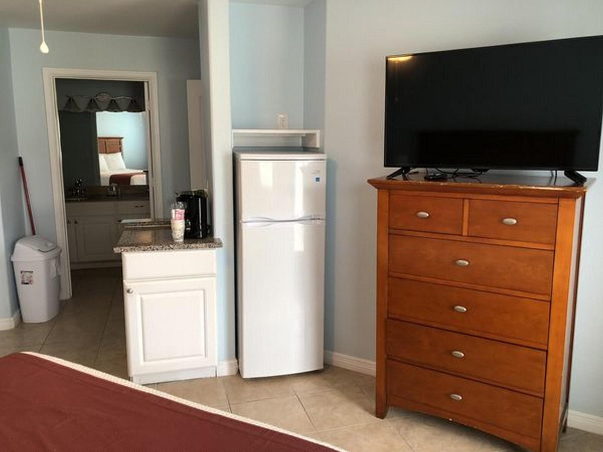 Beachgate Condosuites And Oceanfront Apartment