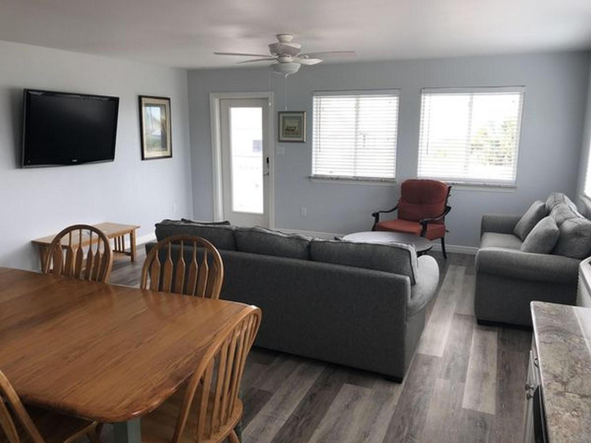 Beachgate Condosuites And Oceanfront Apartment
