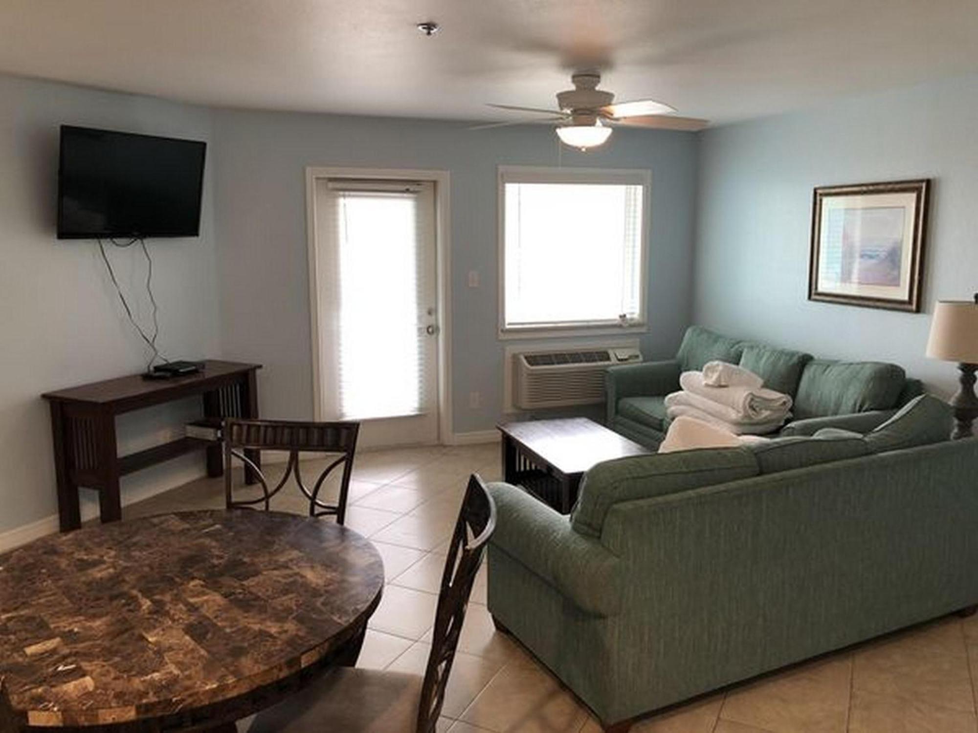Beachgate Condosuites And Oceanfront *