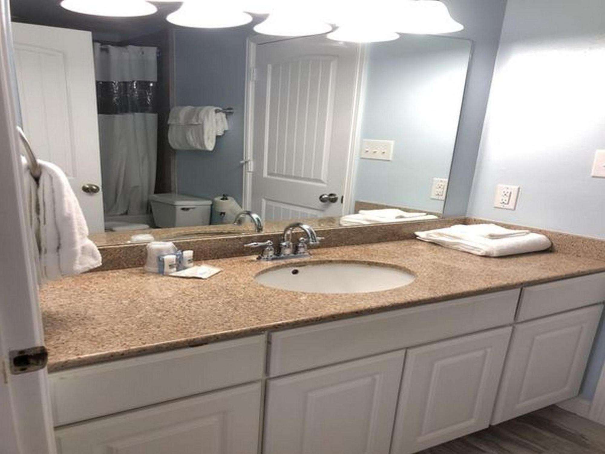 Beachgate Condosuites And Oceanfront Apartment *