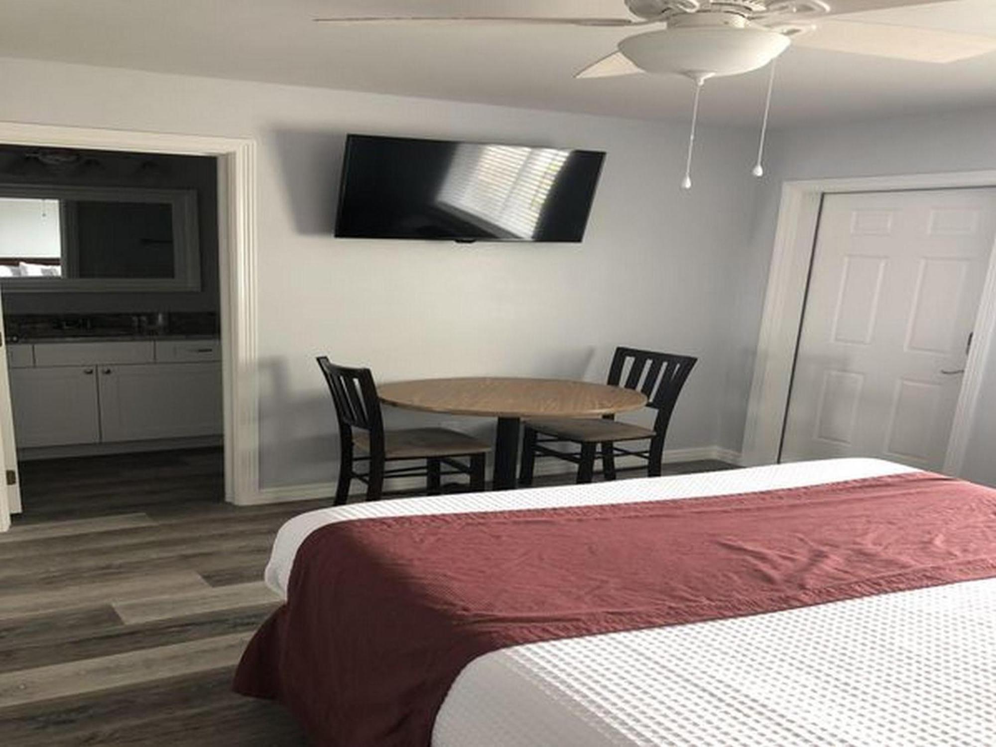 Beachgate Condosuites And Oceanfront